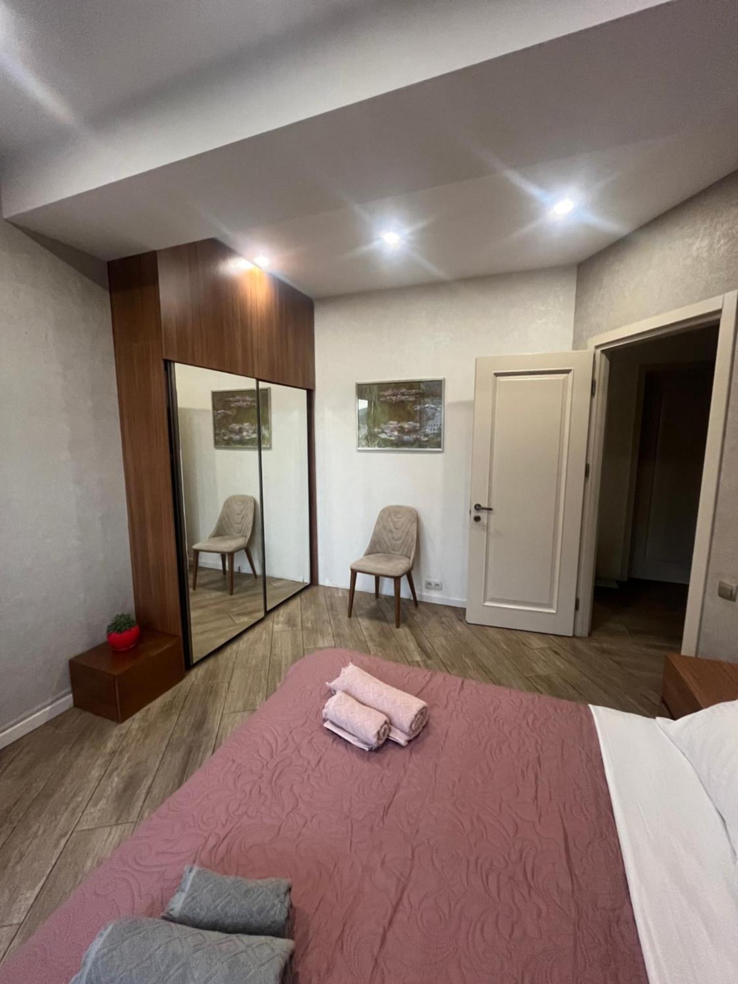 Panorama Khiliani Apartment Tbilisi Bagian luar foto