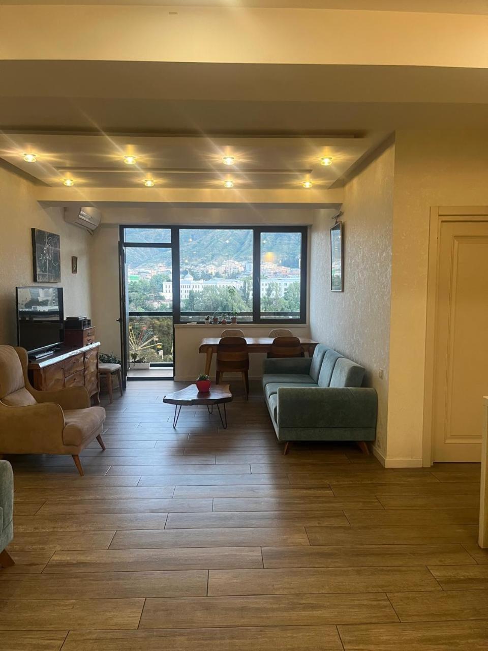 Panorama Khiliani Apartment Tbilisi Bagian luar foto